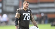 Browns T Jack Conklin evaluated for concussion, ruled out in game against Steelers