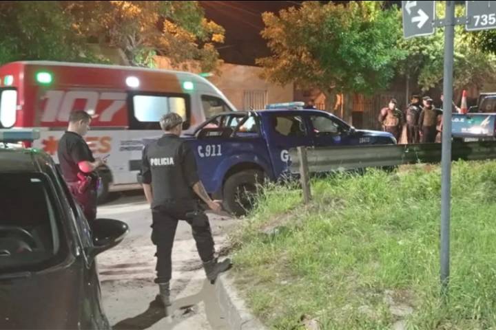 Tras discutir con su pareja, una policía se atrincheró con su hija
