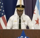Centenares protestan en ICE Chicago.