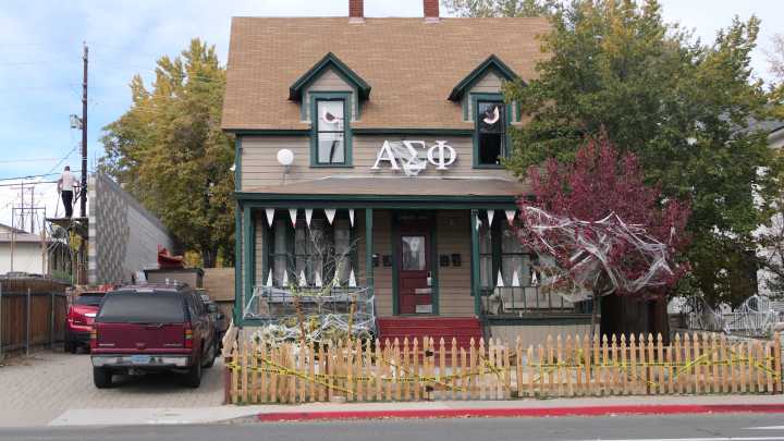 We're gathering photos of the spookiest Halloween decorations
