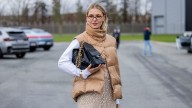 Chalecos y chamarras acolchadas: 4 diseños para lucir sofisticada según el street style en otoño/invierno 2025