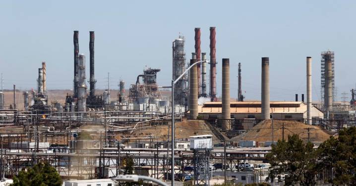 Cae el petróleo de Texas un 4% tras amenaza de aranceles de Trump y alto el fuego en Gaza