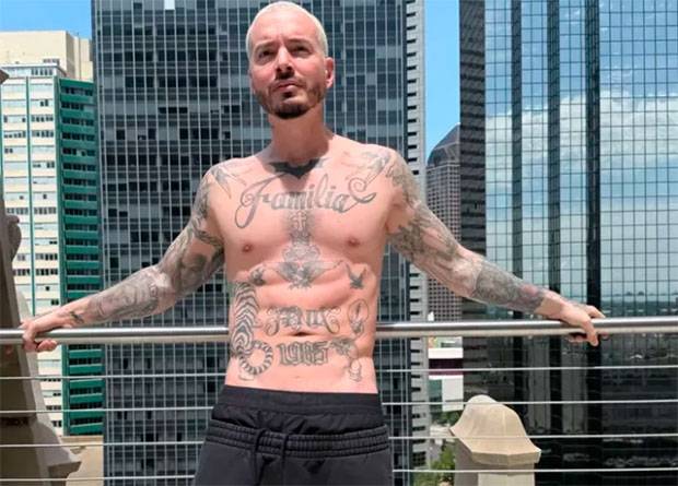 J Balvin causa furor en redes sociales con su impactante transformación física