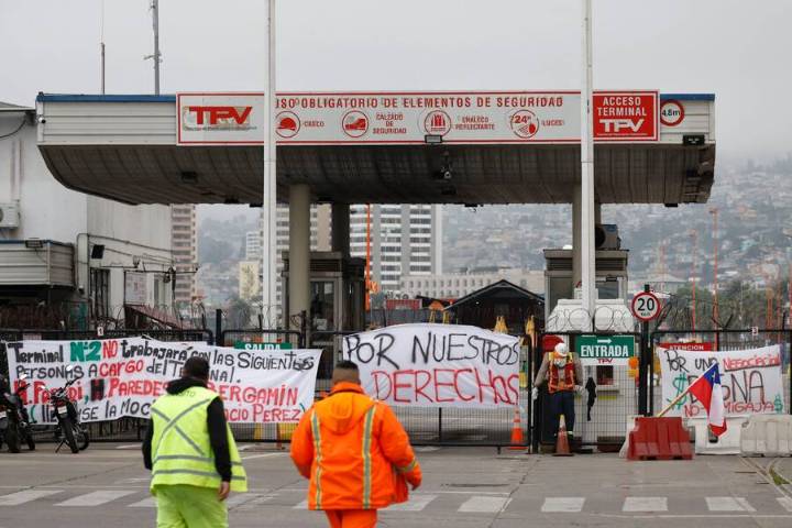 Negociaciones en el paro portuario de Valparaíso siguen sin llegar a acuerdo