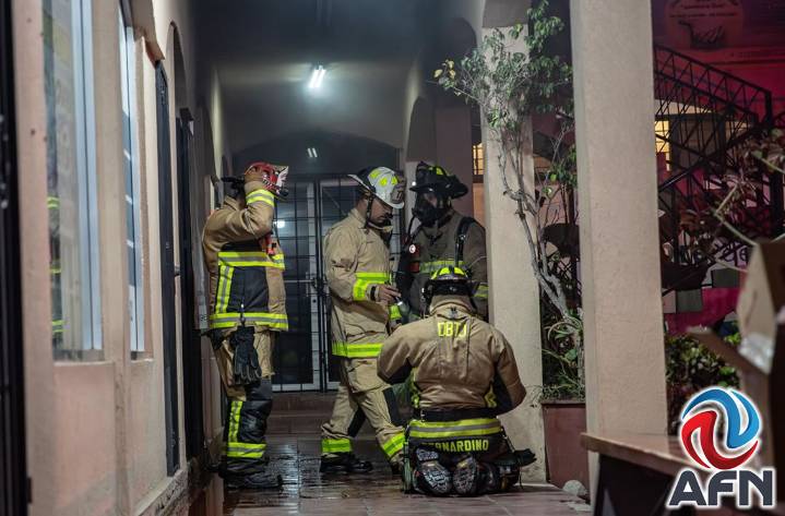 Lanzan "bombas molotov" a negocio de jugos en La Gloria
