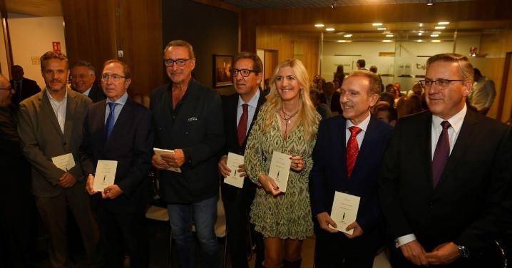 Ánfora Nova presenta en la fundación Cajasol un libro de Rafael Jaén, con la participación del periodista Carlos Herrera