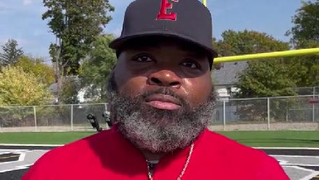 East coach Marques Hayes, player Tarrell Robinson