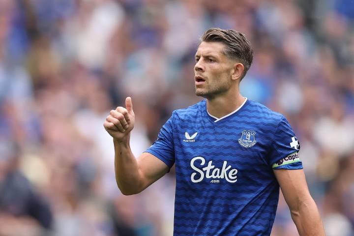 James Tarkowski signs new Everton contract through to 2028