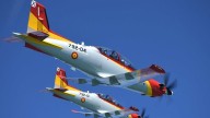 Un avión de la AGA choca con dos cigüeñas durante los ensayos del desfile del 12 de octubre