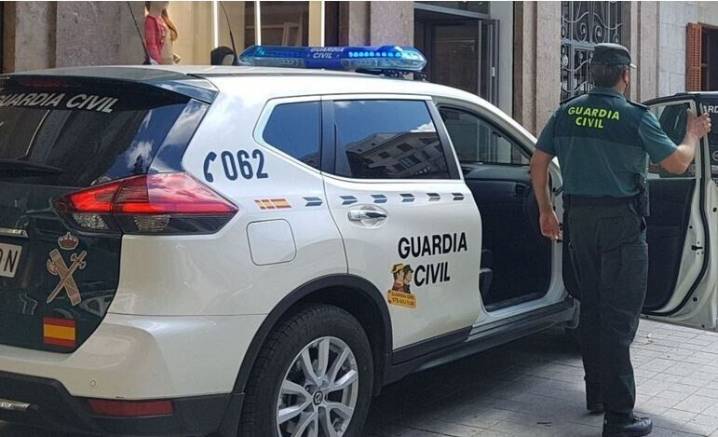 La Guardia Civil detiene en Madrid a dos jóvenes por robos en naves industriales de El Espinar con el método del butrón