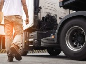 Ser camionero en España: "Puedes cobrar más de 3.000 euros, pero a costa de semanas fuera de casa"