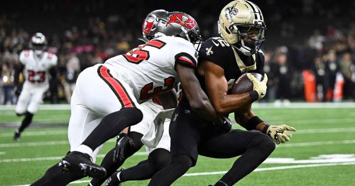 Questionable NFL officiating again takes the spotlight in Week 8