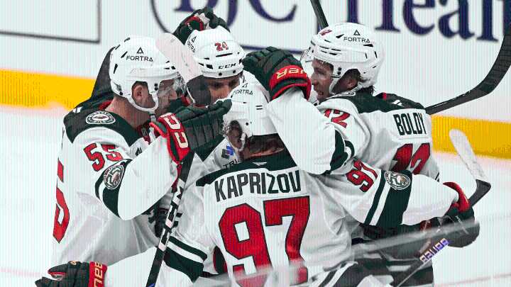 Gustavsson makes 26 saves, Wild shut out Blues in season opener