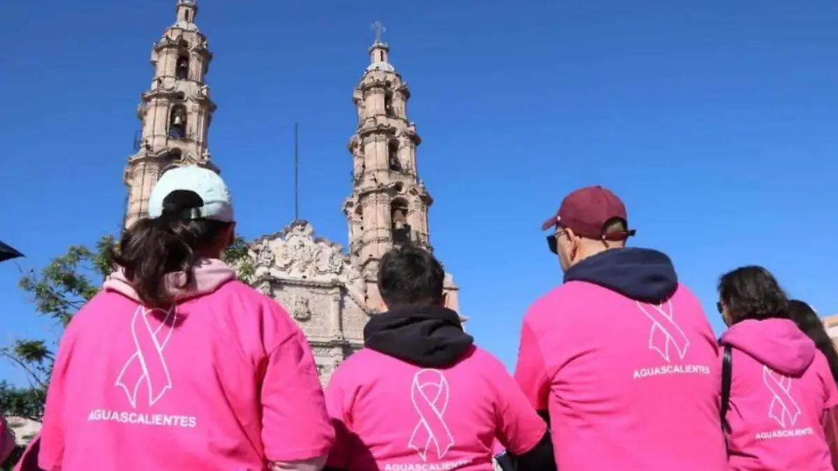 ¿Sabes cómo y cuándo hacer la autoexploración para detectar señales de cáncer de mama? Checa esta guía rápida