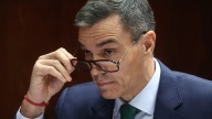 Una experta en comunicación no verbal, sobre Pedro Sánchez y sus gafas: "Han sido su herramienta de control, nada es al azar"