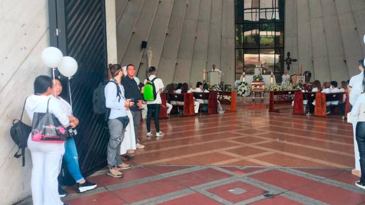 Familiares, amigos y seguidores le dieron el último adiós a B-King en Medellín, tras ser repatriado de México
