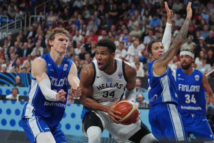 Giannis Antetokounmpo returns to Milwaukee Bucks practice after COVID