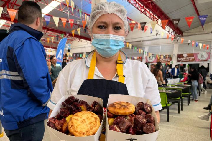 En la cultura: la fritanga, tradición del Pacífico, entra en festivales regionales.
