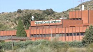 Dos trabajadores heridos tras el derrumbe de un techo en el matadero de Almaraz