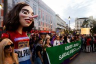Concentración en Madrid a favor del aborto: “Ayuso, nosotras nos quedamos, márchate tú”