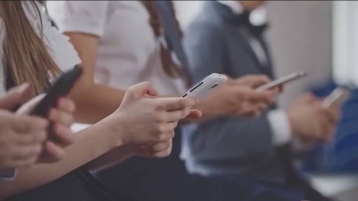 Wisconsin becomes the 36th state to limit cellphones in schools