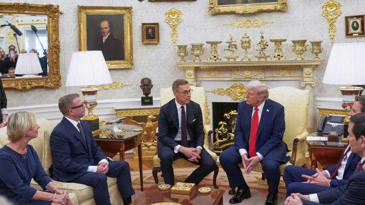 Trump di que "quizais deberían expulsar España da OTAN"