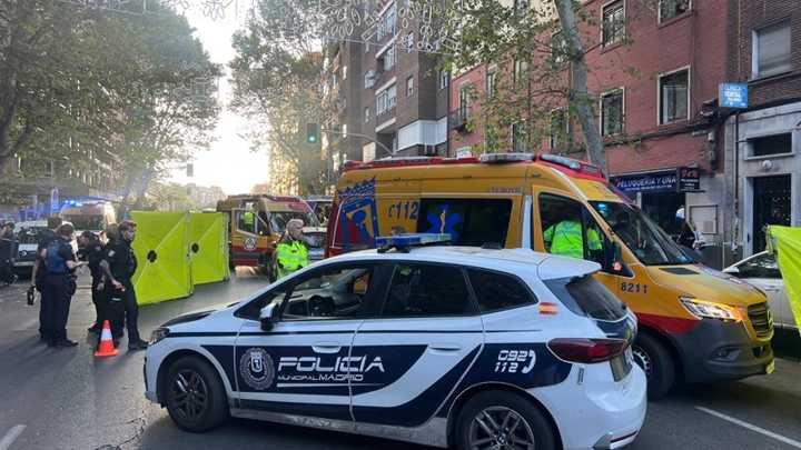 Detenido un conductor por atropellar a dos jóvenes que descargaban mercancía en Carabanchel, Madrid