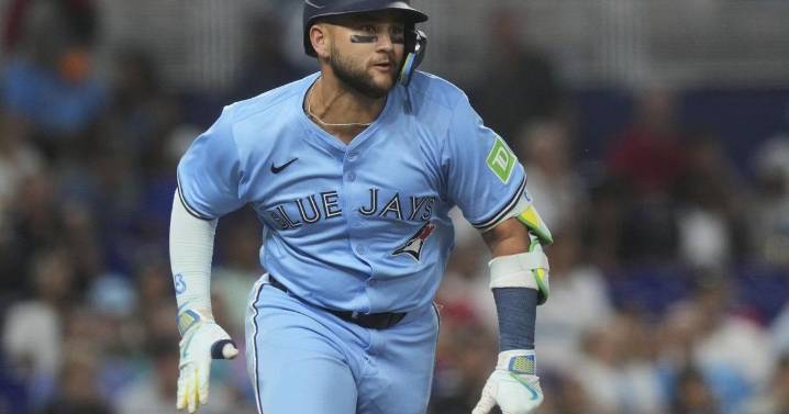 Blue Jays shortstop Bichette making progress, but still day to day with knee injury