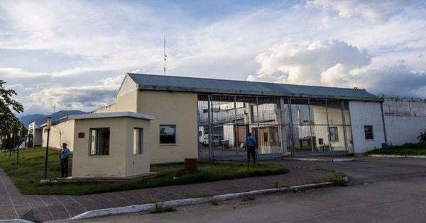 Incendio en la Alcaidía: familiares esperan respuestas afuera