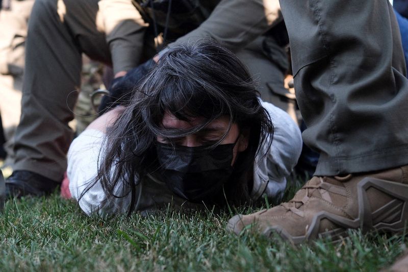 Scuffles and arrests outside Chicago ICE facility that has been protest focus