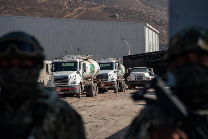 ¿A cuánto asciende el daño total por el huachicol fiscal? Las autoridades mexicanas se contradicen en sus estimaciones