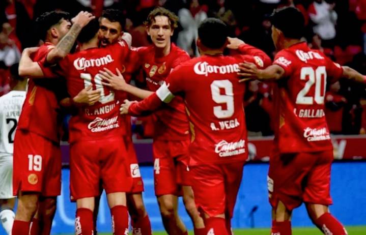 Toluca, lider de la tabla, golea a Querétaro en la jornada 13