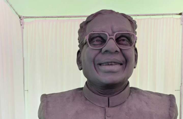 President unveils bust of former President K R Narayanan at Kerala Raj Bhavan