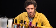 Adam Brody Opens Up About ‘Scream’ Death & ‘The O.C.’ Plot Line He Didn’t Like While Eating Spicy Wings on ‘Hot Ones’ | Adam Brody, Jennifer's Body, Scream, The O.C. | Celebrity News and Gossip | Ente