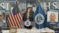 Kristi Noem: "El DHS detuvo a más de 480.000 extranjeros ilegales, el 70% tenían cargos penales"
