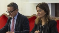 La ministra de Infancia confirma en Salamanca que ya se empieza a trasladar a los menas, pero no ofrece datos