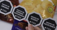Avanza propuesta para que todos los alimentos altos en azúcar, sodio o grasas cuenten con octógonos