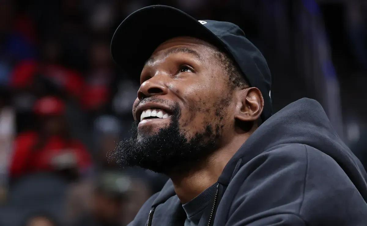 Kevin Durant surpasses LeBron James after contract extension with Rockets