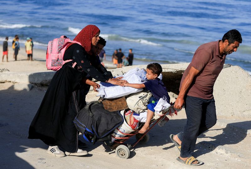Gazans stream back home as Israel-Hamas ceasefire holds