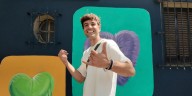 La campaña que invita a decir “te quiero” y llenó de color una esquina de Palermo