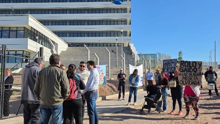 Vecinos de Nueva Esperanza reclamaron por la falta de agua y advirtieron posibles cortes en Neuquén