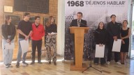 Homenajea ‘Juris’ movimiento del 68; develan alumnos placa conmemorativa