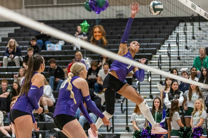 Edmonds-Woodway volleyball outlasts Lynnwood in thriller
