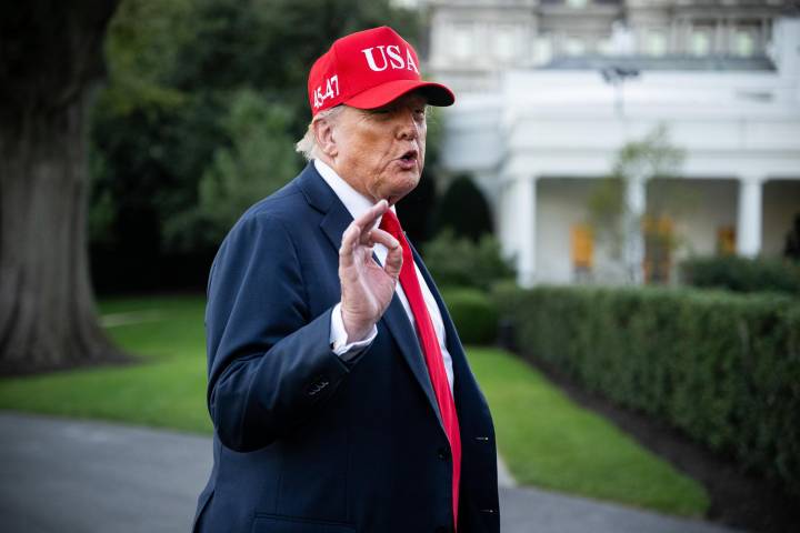 Trump se dirige a los jóvenes en su primer TikTok como presidente: "Me deben una"