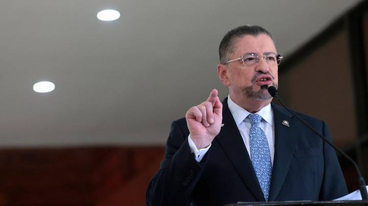 Costa Rica's president limits abortion to life