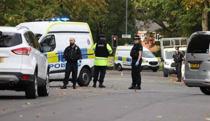 Suspect shot by police after multiple people stabbed at Synagogue in Manchester