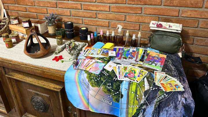 Un encuentro que une tarot, picantes y cultura ancestral en Chacras de Coria
