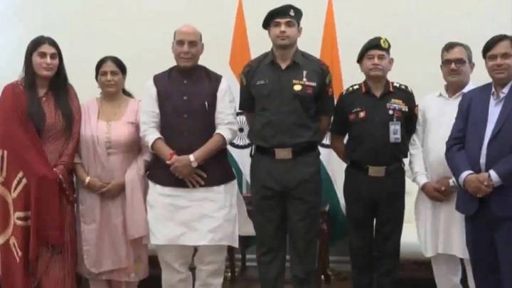 Agency News Neeraj Chopra Conferred Honorary Rank of Lieutenant Colonel in Indian Army, COAS Upendra Dwivedi, Defence Minister Rajnath Singh Put on Pips (Watch Video)