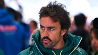Enfado monumental de Fernando Alonso en Singapur: se autolesionó en la vuelta de enfriamiento