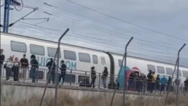 La Guardia Civil auxilia a más de 980 personas por la avería del tren de alta velocidad en Ballobar